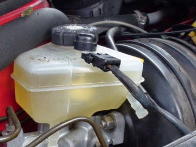 Vì sao cần phải vệ sinh két nước làm mát thường xuyên?