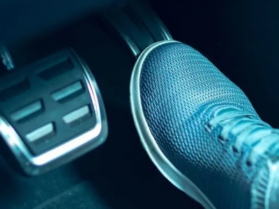 Cách xử lý khi xe bị kẹt chân ga