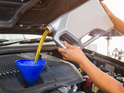 Hướng dẫn các bước thay dầu nhớt ô tô tại nhà Hướng dẫn các bước thay dầu nhớt ô tô tại nhà